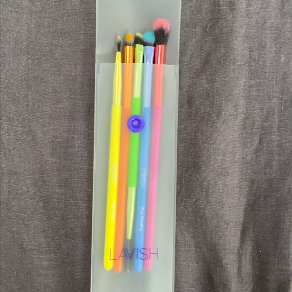 Lavish makeup brushes
